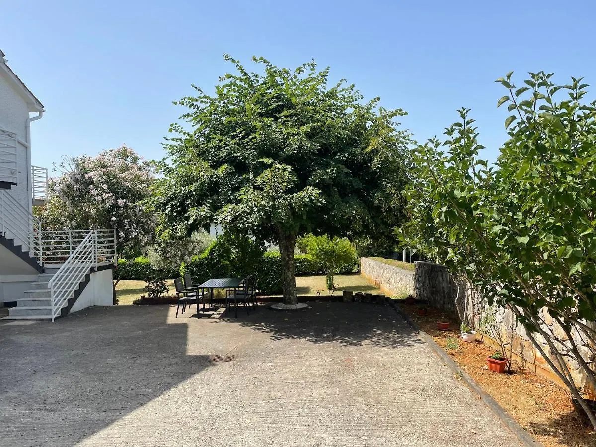 Villa Valica Gardens à Savudrija